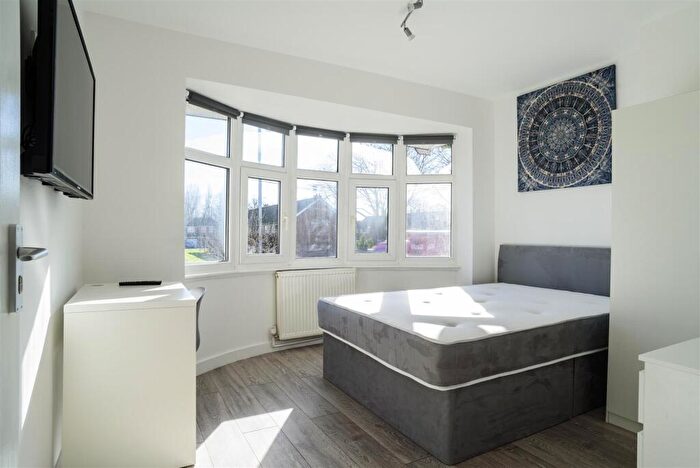 8 Bedroom Semi-Detached House To Rent In **£. Pppw Excluding Bills** Queens Road East, Beeston, NG9