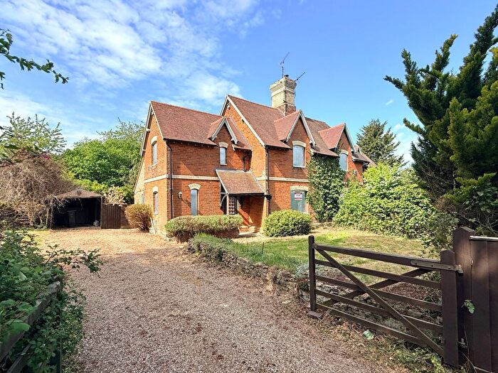 3 Bedroom Semi-Detached House For Sale In Park Road, Faringdon, SN7