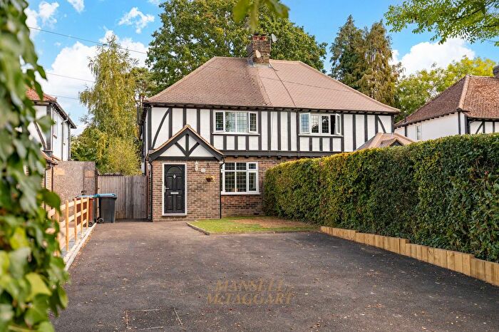 3 Bedroom Semi-detached House For Sale In Copthorne Road, Felbridge, RH19