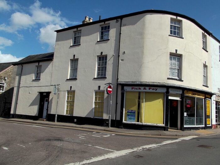2 Bedroom Flat To Rent In George Street, Axminster, Devon EX13