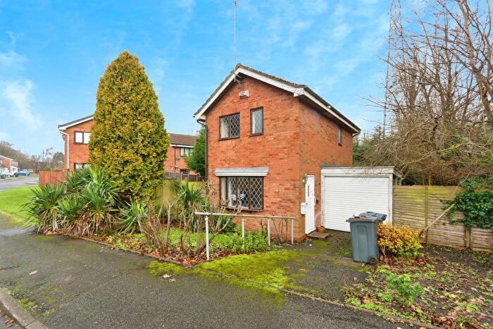 2 Bedroom Detached House For Sale In Raddlebarn Farm Drive, Selly Oak, Birmingham, B29