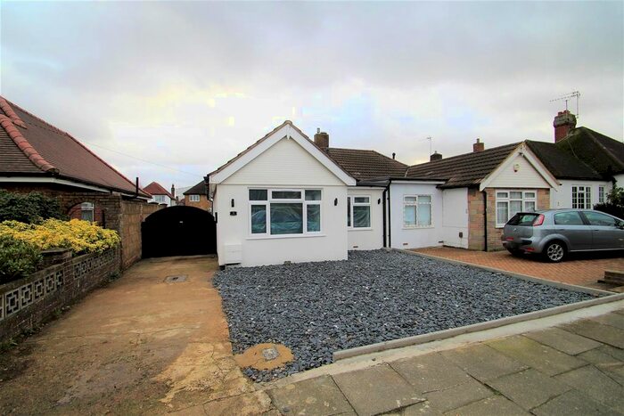 4 Bedroom Bungalow To Rent In The Croft, Ruislip Manor, Ruislip, HA4