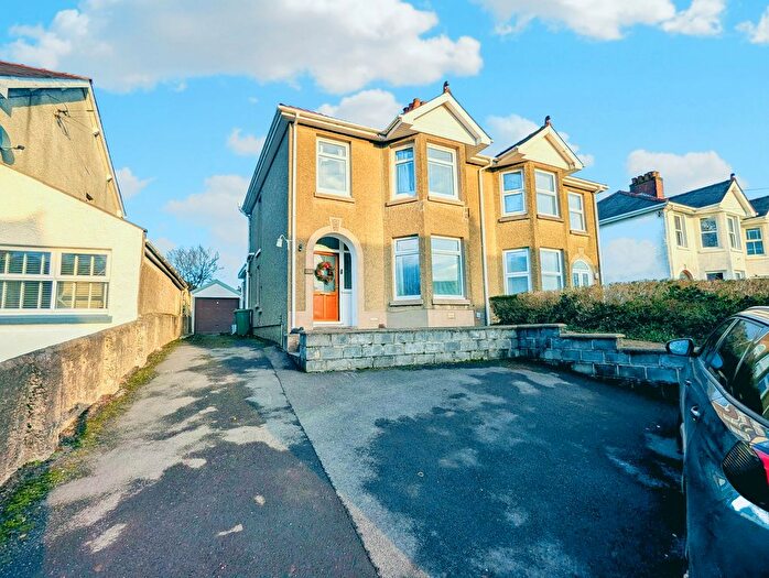 3 Bedroom Semi-Detached House For Sale In Lime Grove Avenue, Carmarthen, Carmarthenshire., SA31