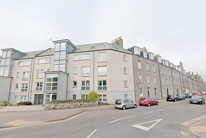3 Bedroom Flat For Sale In , Dee Village, Millburn St, Rd Floor Flat, Aberdeen, AB11