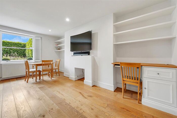 2 Bedroom Flat To Rent In Camden Road, London, NW1