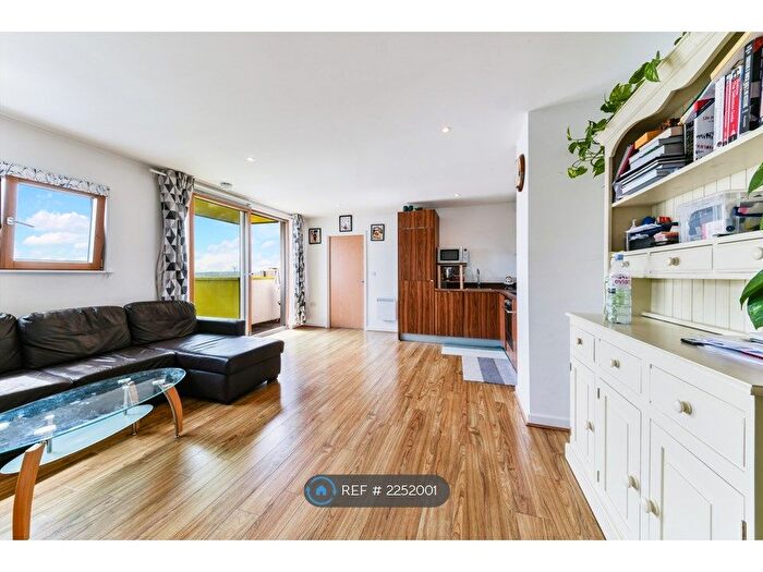 2 Bedroom Flat To Rent In Schrier Ropeworks, Barking, IG11