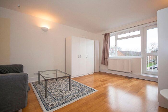 2 Bedroom Flat To Rent In Valley Road, Streatham, SW16