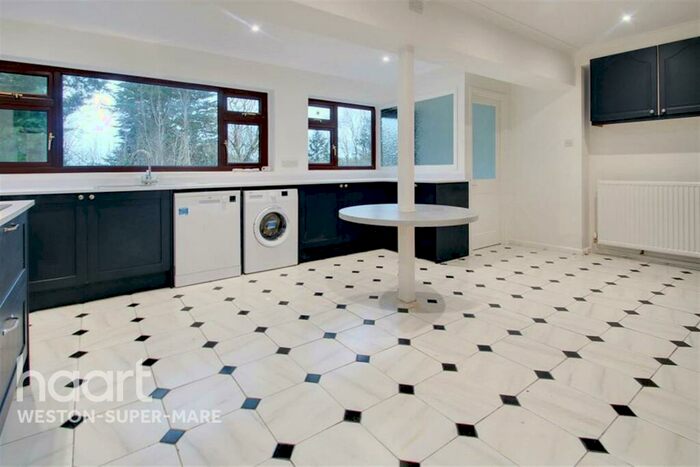 5 Bedroom Detached House To Rent In Worlebury Hill Road, BS22