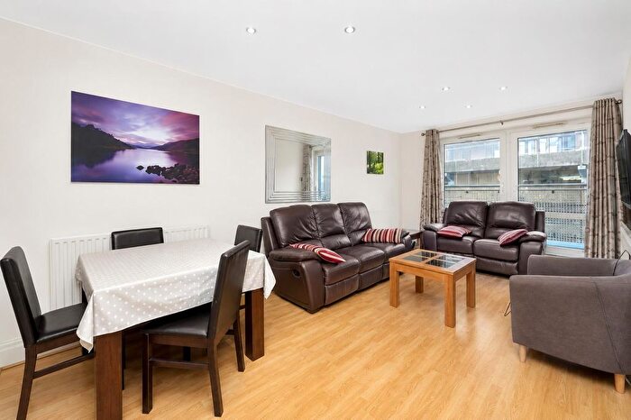 2 Bedroom Flat To Rent In Beckford Close, Kensington, W14