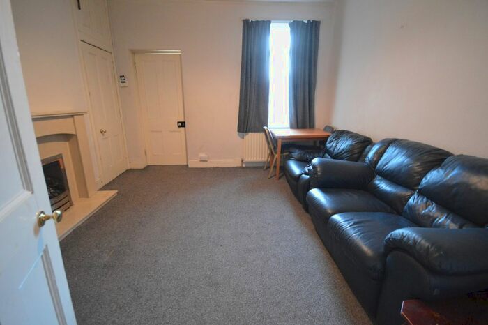 3 Bedroom Flat To Rent In Wingrove Gardens, Newcastle Upon Tyne, NE4