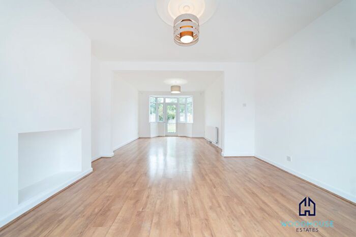 3 Bedroom Semi-Detached House To Rent In Arlington Road, London, N14