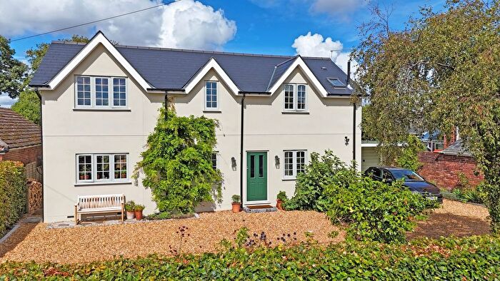 4 Bedroom Cottage For Sale In Lyndhurst Road, Bransgore, Christchurch, BH23