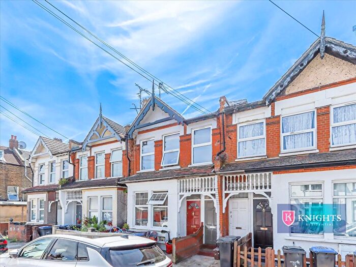 2 Bedroom Maisonette For Sale In Lichfield Road, London, N9