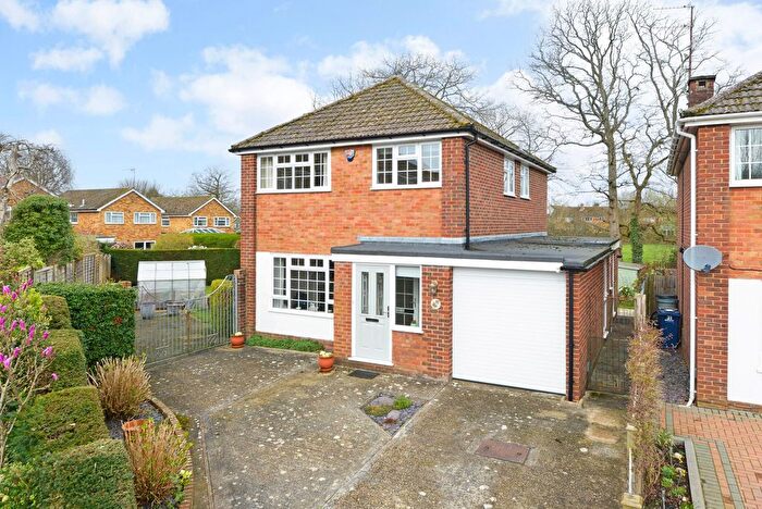 4 Bedroom Detached House For Sale In Durnsford Way, Cranleigh, GU6