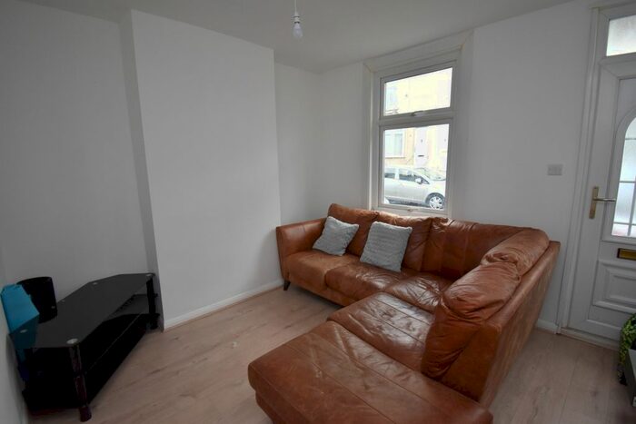 2 Bedroom Terraced House To Rent In East Street, Gillingham ME7