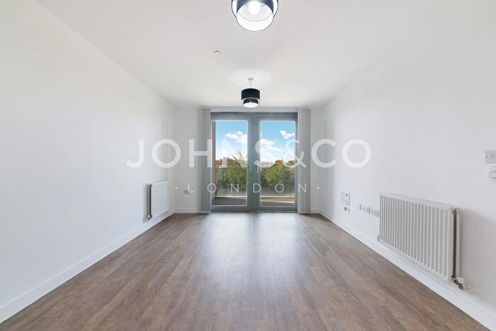1 Bedroom Flat To Rent In Waterside Heights, Waterside Park, London, E16