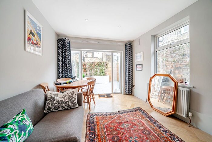 2 Bedroom Flat For Sale In Edenvale Street, Fulham, London, SW6