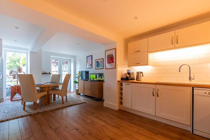 3 Bedroom Town House For Sale In Windsor Road, Penarth, CF64