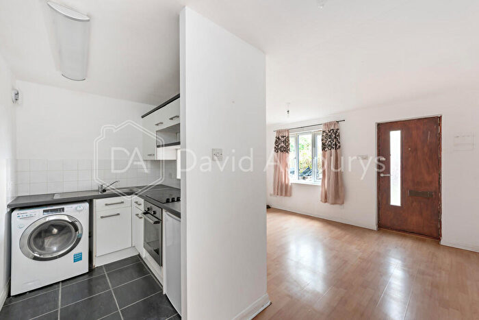 1 Bedroom Flat To Rent In Bunning Way, Islington, N7