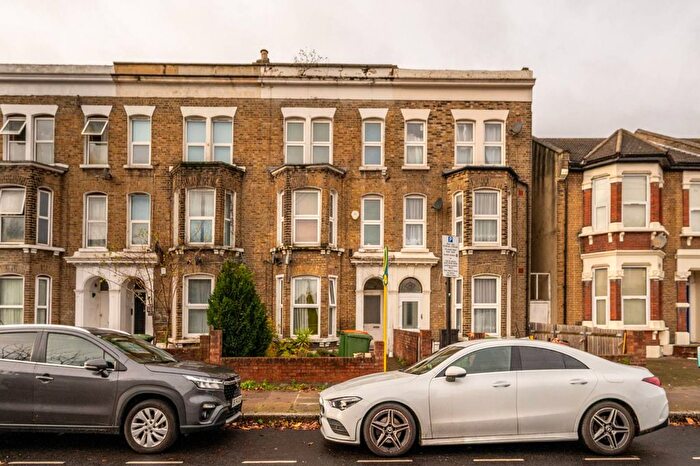 3 Bedroom Flat For Sale In Carnarvon Road, Stratford, London, E15