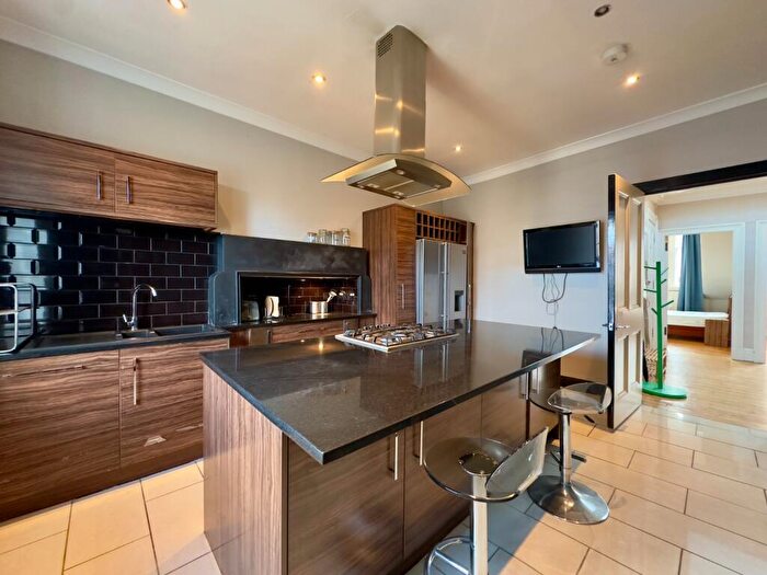 4 Bedroom Flat To Rent In Cambridge Street, Edinburgh, EH1