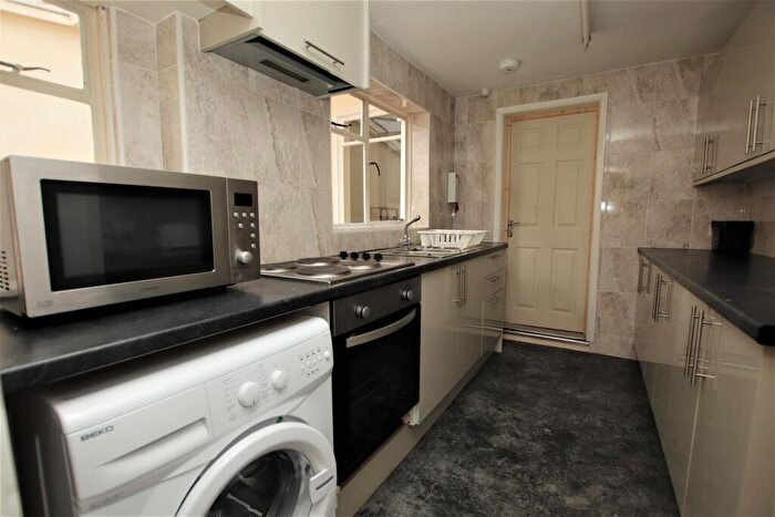 5 Bedroom Terraced House To Rent In West Avenue, BA2