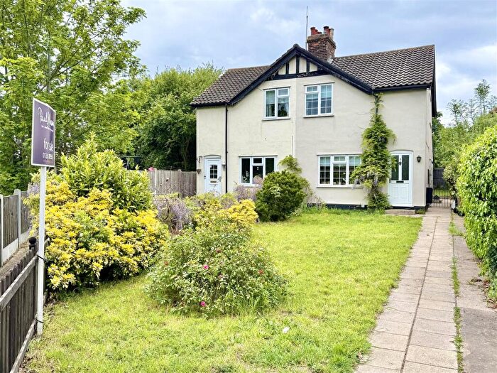 2 Bedroom Semi-Detached House For Sale In Dukes Lane, Chelmsford, CM2