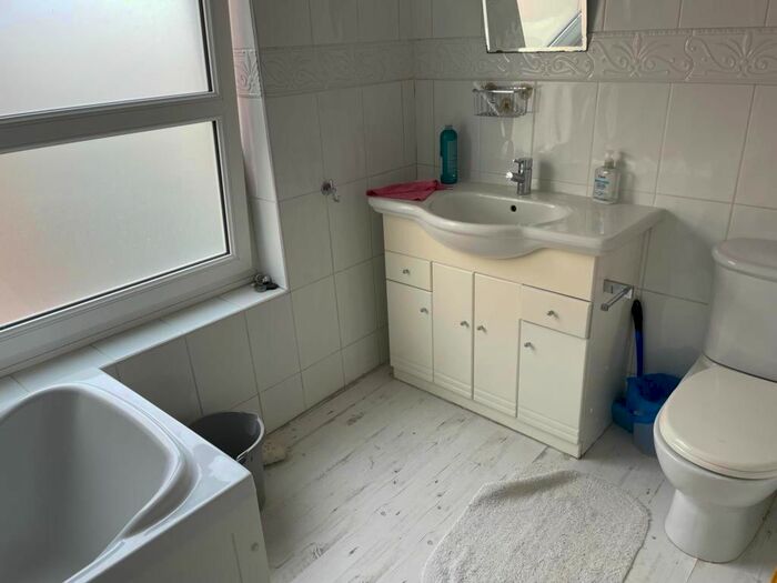 1 Bedroom Flat To Rent In Hanworth Road, Feltham, TW13