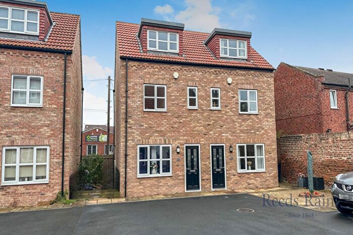 3 Bedroom Semi-Detached House For Sale In Millgate Court, Selby, YO8
