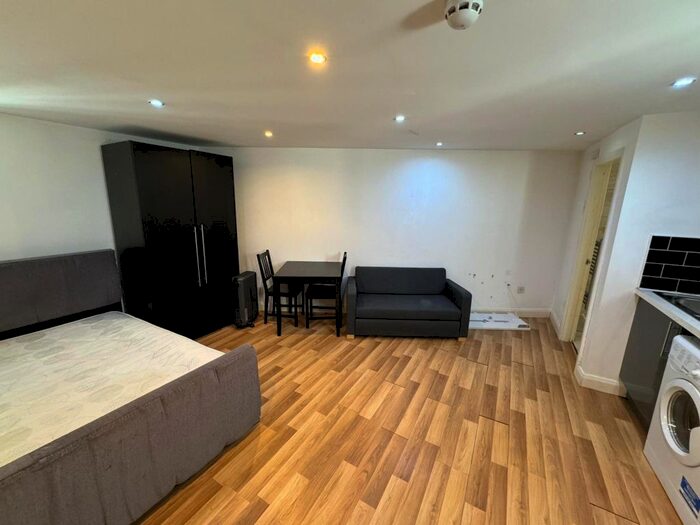 1 Bedroom Studio To Rent In Black Horse, Mabgate, LS9