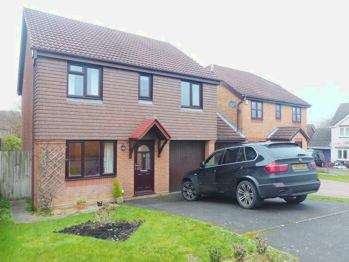 4 Bedroom Detached House To Rent In Gresley Gardens, Hedge End, SO30