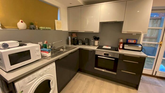 2 Bedroom Property To Rent In Broad Street, Canterbury, CT1