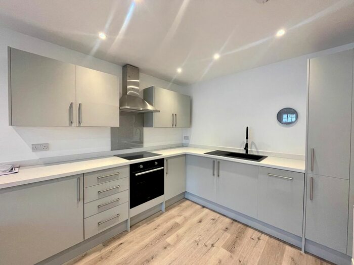 1 Bedroom Flat To Rent In Firgrove Hill, Farnham, GU9