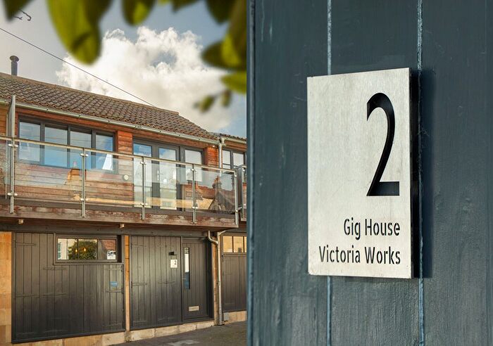 4 Bedroom Mews For Sale In Victoria Works, Bath, BA1