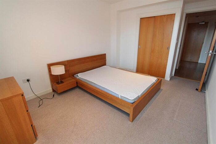 2 Bedroom Flat To Rent In Dock Street, Leeds, LS10