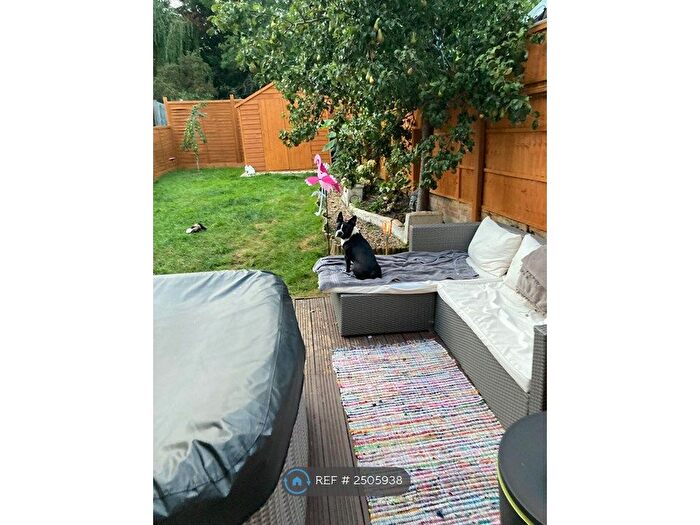 2 Bedroom Flat To Rent In Pollards Hill East, London, SW16