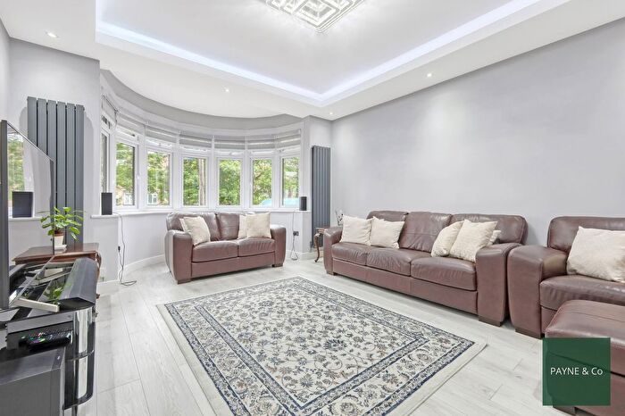 7 Bedroom Terraced House For Sale In Wanstead Lane, Ilford, IG1