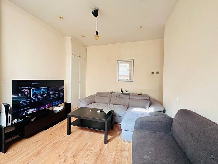 2 Bedroom Flat To Rent In Carlton Avenue, Harrow, HA3