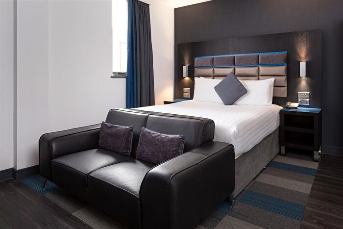 1 Bedroom Flat To Rent In Roomzzz City - Smart Chester Cheshire, Chester, Chester, CH1