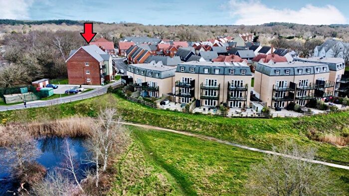 2 Bedroom Flat For Sale In Lake Avenue, Mytchett, Camberley, GU16