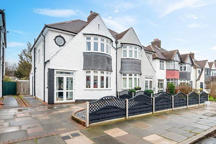 3 Bedroom Semi-Detached House For Sale In Castleford Avenue, London, SE9