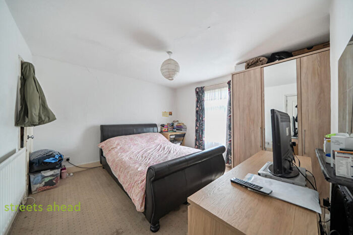 2 Bedroom Apartment For Sale In Oval Road, East Croydon, CR0