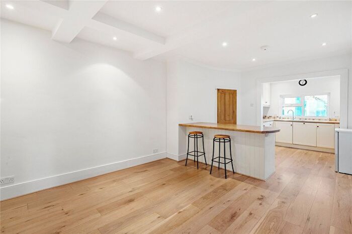 3 Bedroom Maisonette To Rent In Barmouth Road, London, SW18