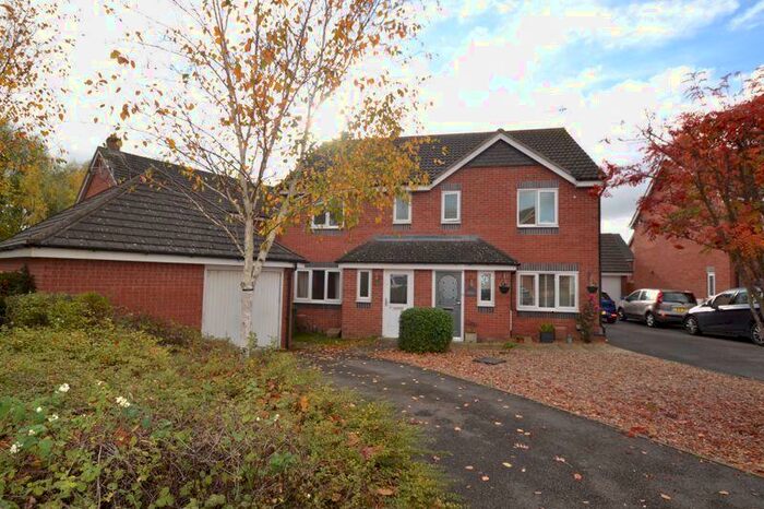 3 Bedroom Semi-Detached House To Rent In Melford Close, Corby, NN18