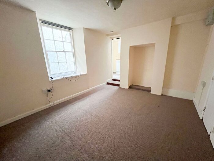 2 Bedroom Cottage To Rent In Brunswick Place, Dawlish, EX7