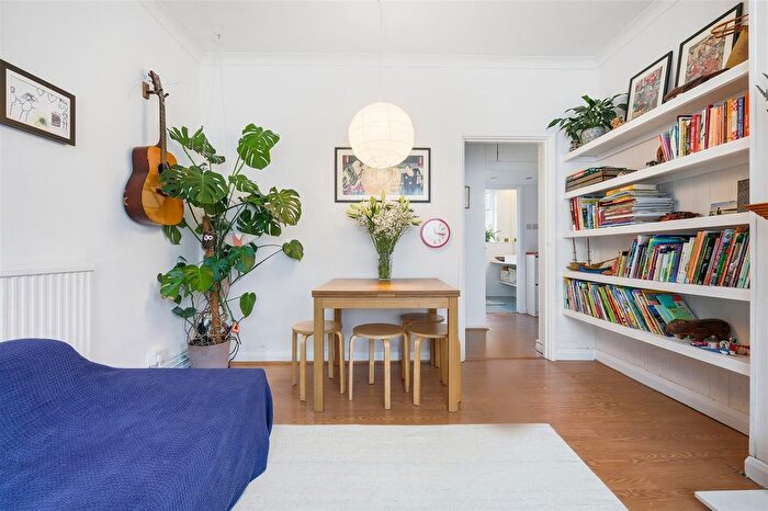 2 Bedroom Flat For Sale In Glenarm Road, Clapton, E5