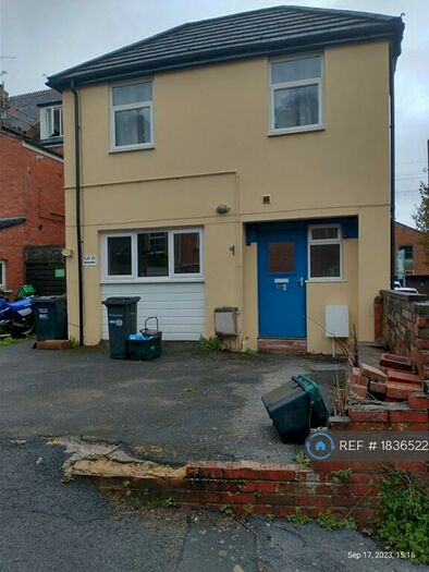 1 Bedroom Flat To Rent In Hendford Hill, Yeovil, BA20