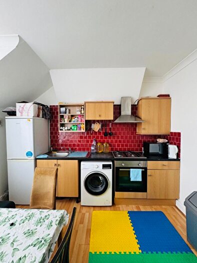 2 Bedroom Flat To Rent In High Road Leyton, London, E10