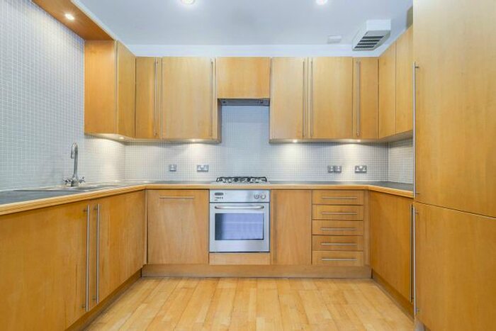 3 Bedroom Flat To Rent In West Tenter Street, Aldgate, E1