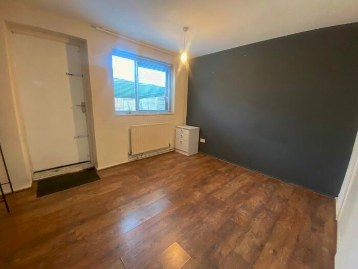4 Bedroom Town House To Rent In Minster Walk, London, N8